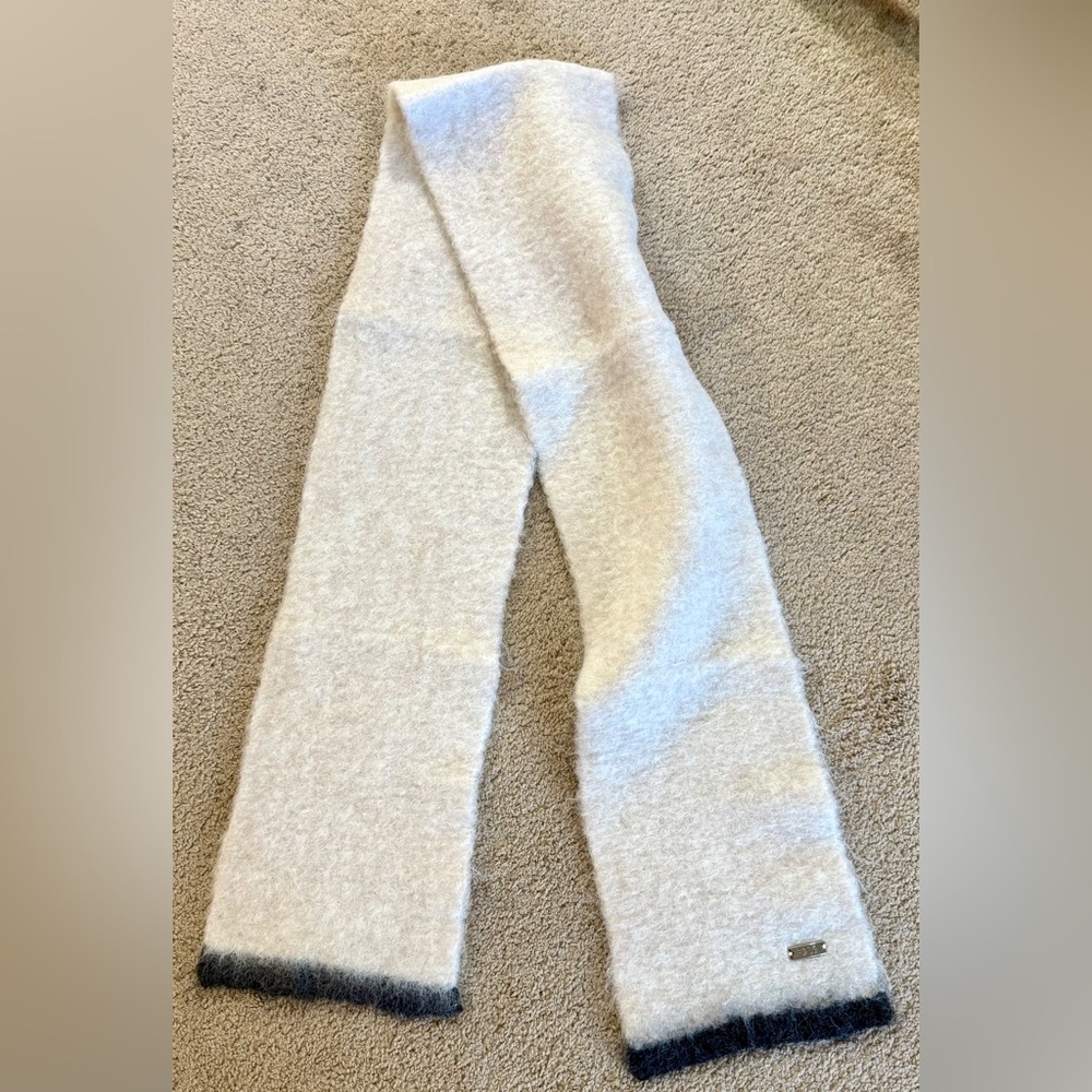Luxurious Cream and Black Scarf